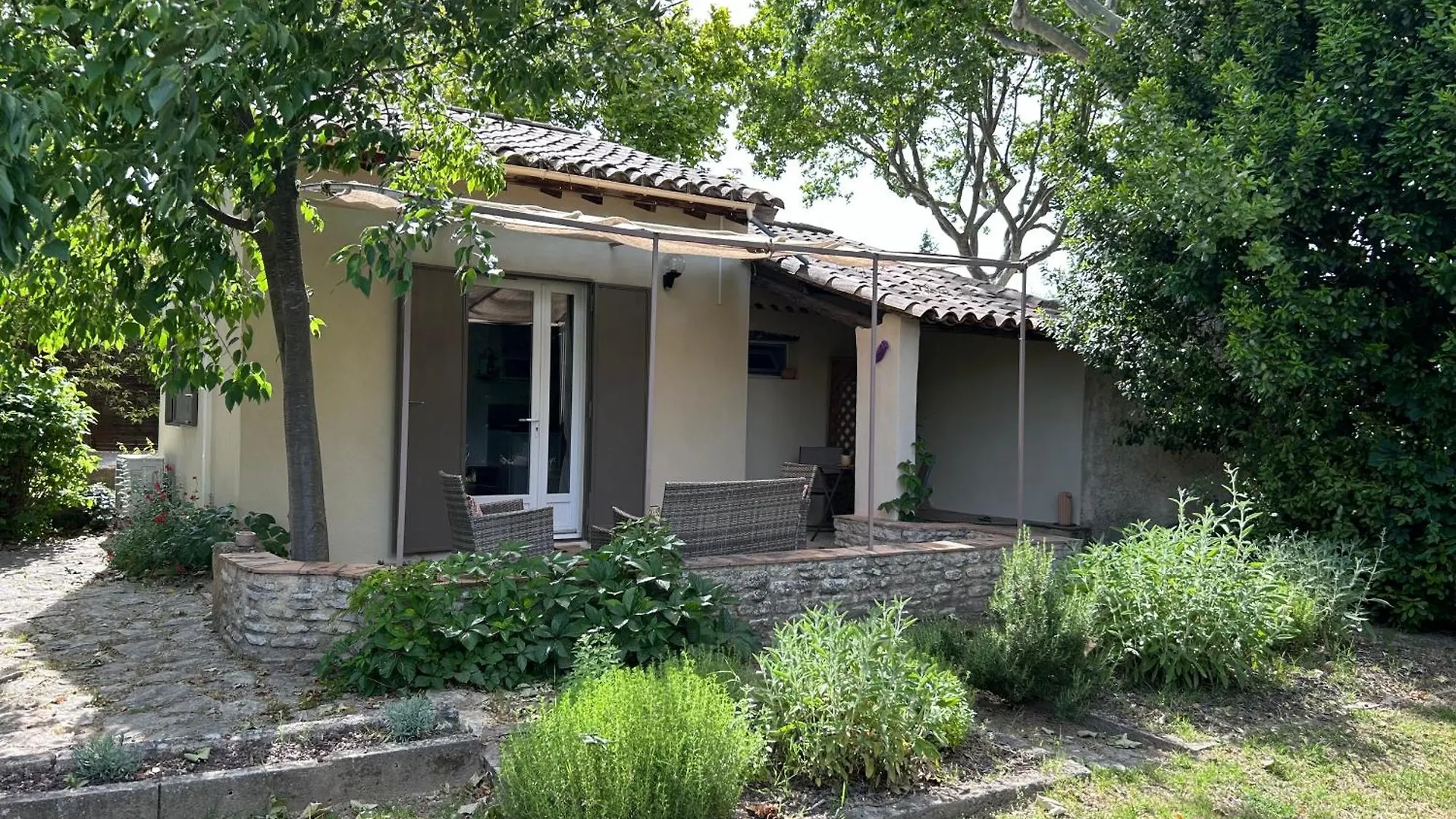 Studio Independant Avec Jardin Pertuis